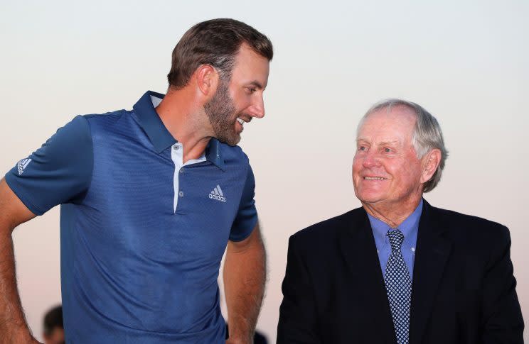 Jack Nicklaus speaks to <a class="yom-entity-link yom-entity-sports_player" href="/pga/players/9267/">Dustin Johnson</a> at the U.S. Open trophy presentation in June. (Getty Images)