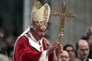 El Papa, acosado por el escándalo, habla de sufrimiento personal