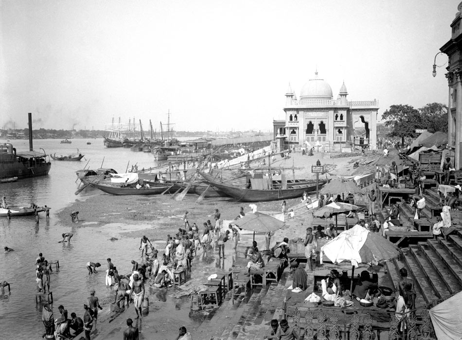 Exquisite hundred-year old photos of British Raj discovered in a shoe box