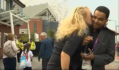 مراسل يُفاجأ بقبلة في نهار رمضان بالقرية الأولمبية Pic-jpg_133430