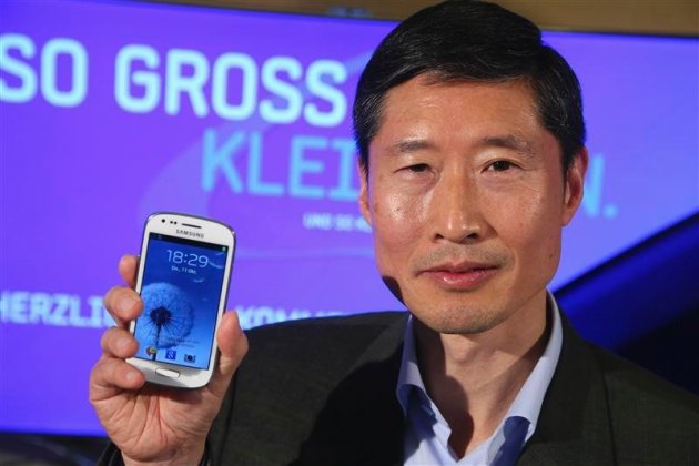 Sunny Lee, President of Samsung Germany displays a Samsung 'Galaxy S3 mini' phone during its world premiere in Frankfurt