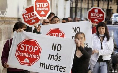 Ισπανία: Πετούν τον κόσμο από τα σπίτια τους με τη βία - ΕΙΚΟΝΕΣ ΑΠΟ ΤΟ ΜΕΛΛΟΝ ΤΗΣ ΕΛΛΑΔΑΣ ; BINTEO