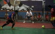 Hilangkan Penat, Jokowi Main Futsal Lawan Wartawan Solo